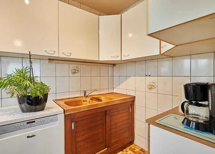 Les Pieds Dans L'eau By Interhome