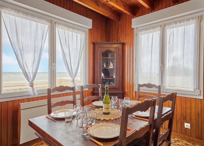 Les Pieds Dans L'eau By Interhome *